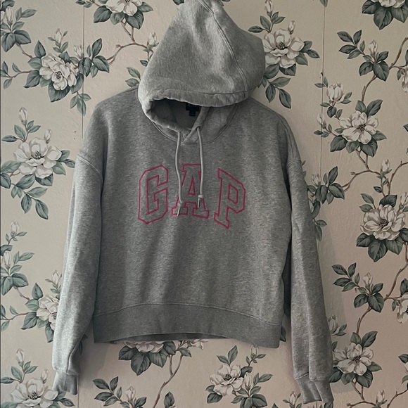 GAP Tops - 💁‍♀️WOMENS GAP Light Gray Hoodie with Pink Logo
